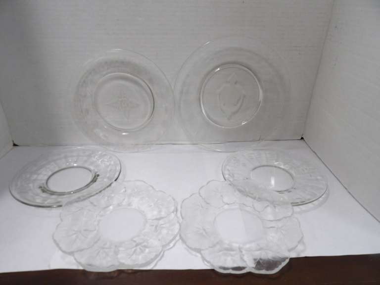 MIXED A LOT OF CLEAR GLASS PLATES image