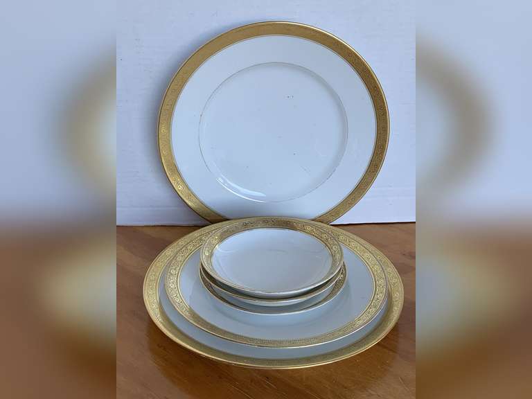 2 DINNER PLATES, 1 LUNCHEON PLATE, 1 SAUCER, 2 BERRY BOWLS OF VINTAGE L. BERNARDAUD & C. LIMOGES GOLD TRIM CHINA MADE IN FRANCE image