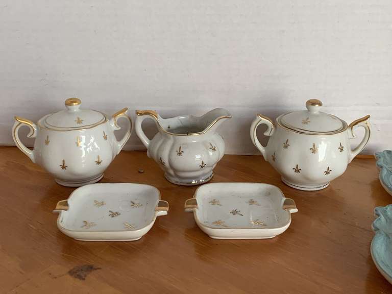 VINTAGE LEFTON DEMITASSE COVERED SUGAR & CREAMER (CREAMER HAS DAMAGE) 3 BLUE ELEGANT ROOSTER SPOON RESTS & MORE image
