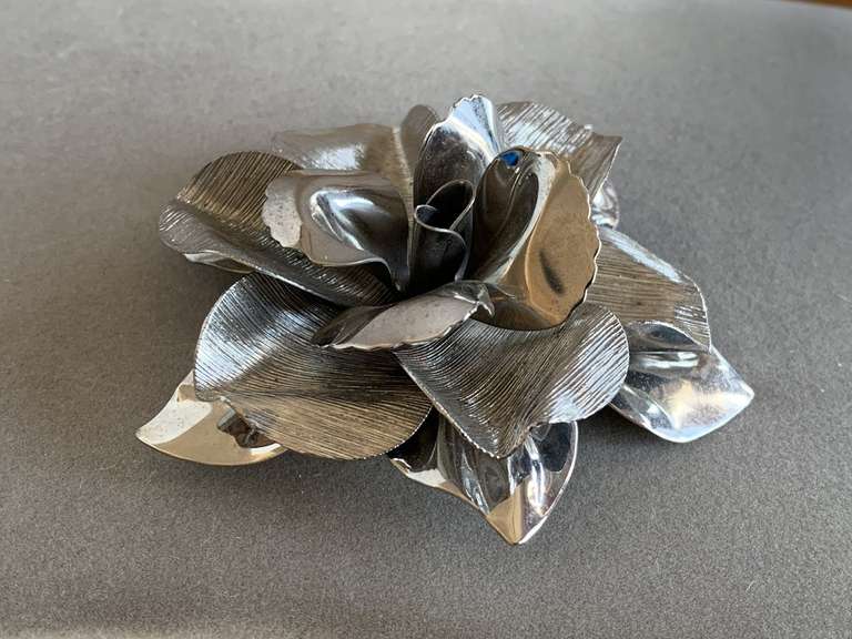 EXTRA LARGE VINTAGE SILVERTONE METAL ROSE BROOCH - CHECKOUT image