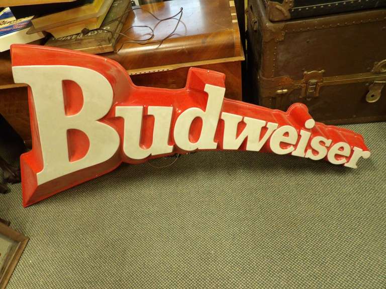 BUDWEISER SIGN DOES NOT LIGHT UP image