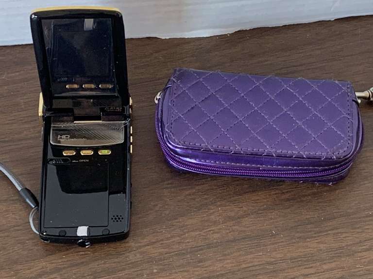 DXG 5 MEGAPIXEL SLIM CAMCORDER W/ CASE image