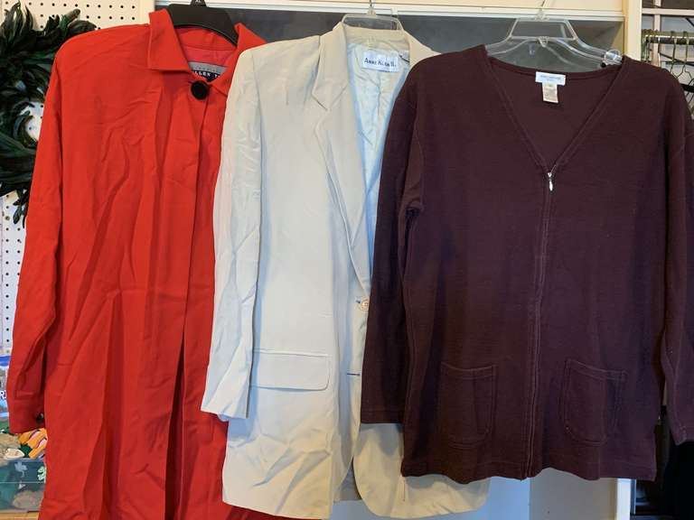 LADIES CLOTHING LOT - 2 JACKETS, 2 SWEATERS, 1 PANTS - ALL SIZE MEDIUM image