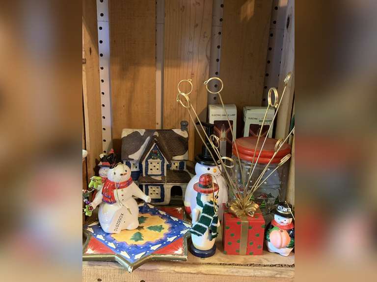 LIGHTED CHRISTMAS VILLAGE HOUSE & OTHER CHRISTMAS DECOR image