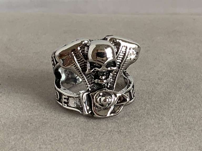 SILVERTONE WIDE SKULL RING SIZE 7 1/2 - CHECKOUT image