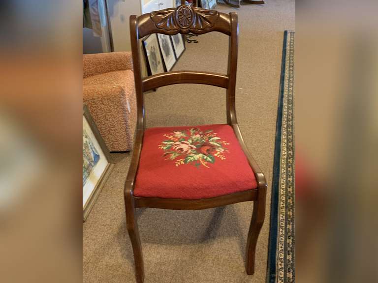 ANTIQUE BEAUTIFUL MAHOGANY HAND CARVED SIDE CHAIR WITH NEEDLEPOINT FLORAL SEAT 33" TALL X 17 3/4" WIDE X 15" DEEP image