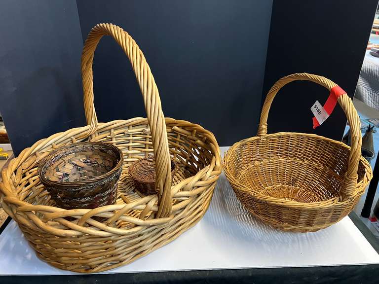 Woven basket lot, three baskets, see pictures for details. image