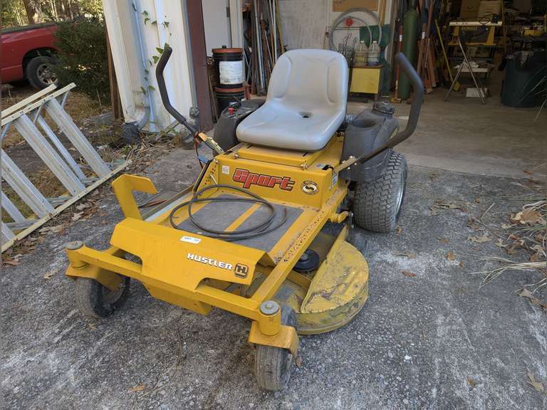 HUSTLER SPORT ZTR MOWER WITH 42-IN WELDED DECK image