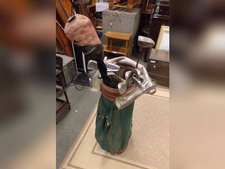 GREEN GOLF BAG WITH CONTENTS image