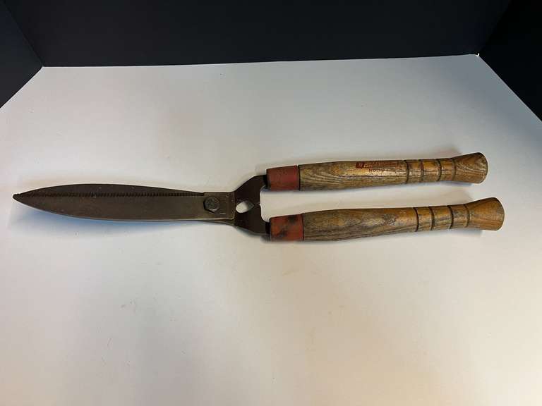 Garden shears, see pictures for details. image