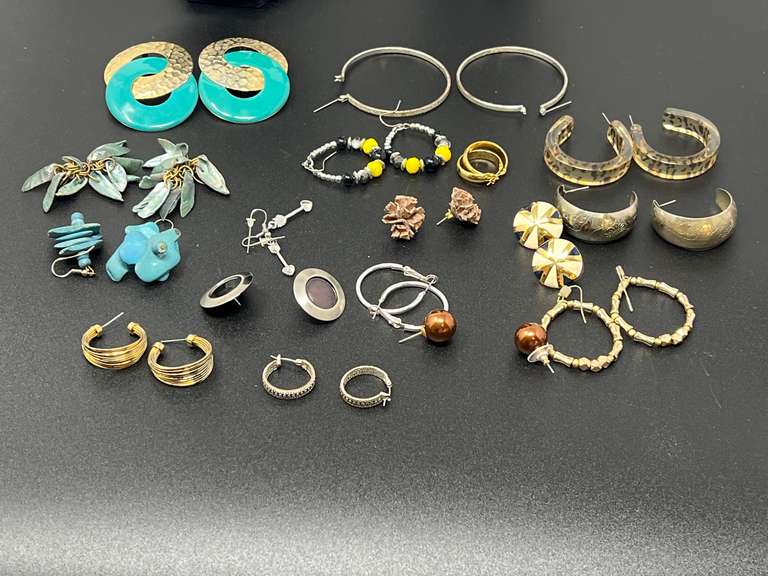 Ladies assorted fashion earrings, see pictures for details. image