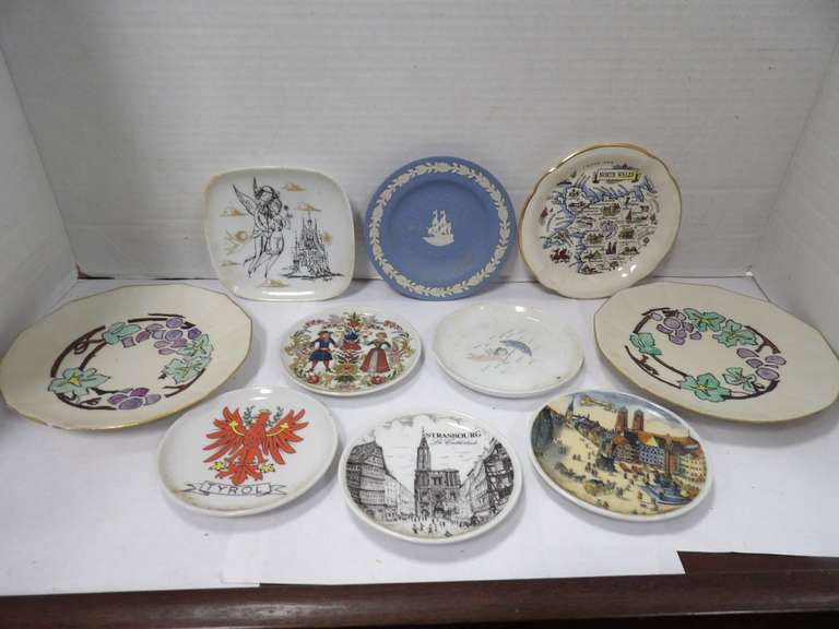 MIXED A LOT OF COASTERS AND SMALL PLATES image