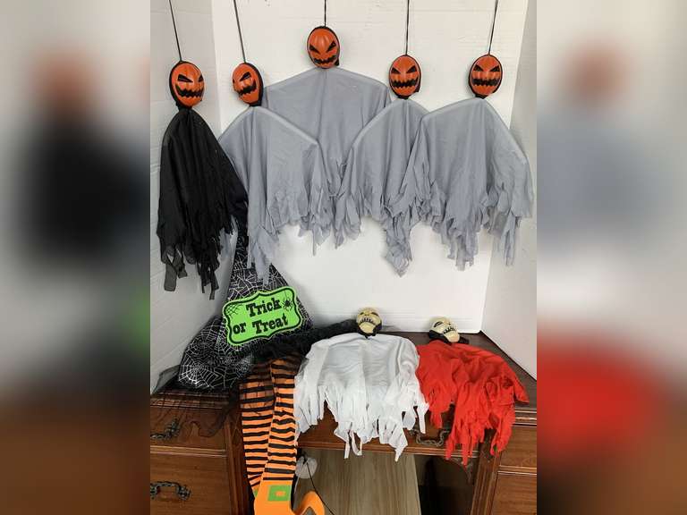 7 HALLOWEEN WINDSOCKS (2 MISSING HOOKS) image