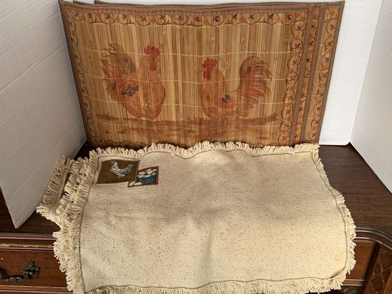 4 WOVEN WOOD ROOSTER PLACEMATS & 6 CLOTH HEN/EGGS PLACEMATS image