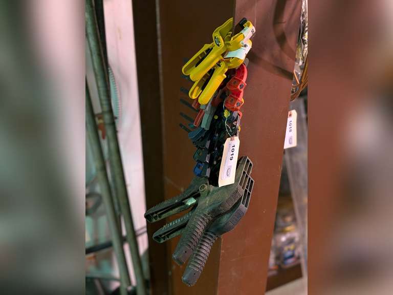 CLAMPS IN SHOP SUPPORT BEAM AREA MARKED 2019 INCLUDING SMALL QUICK GRIP CLAMPS image