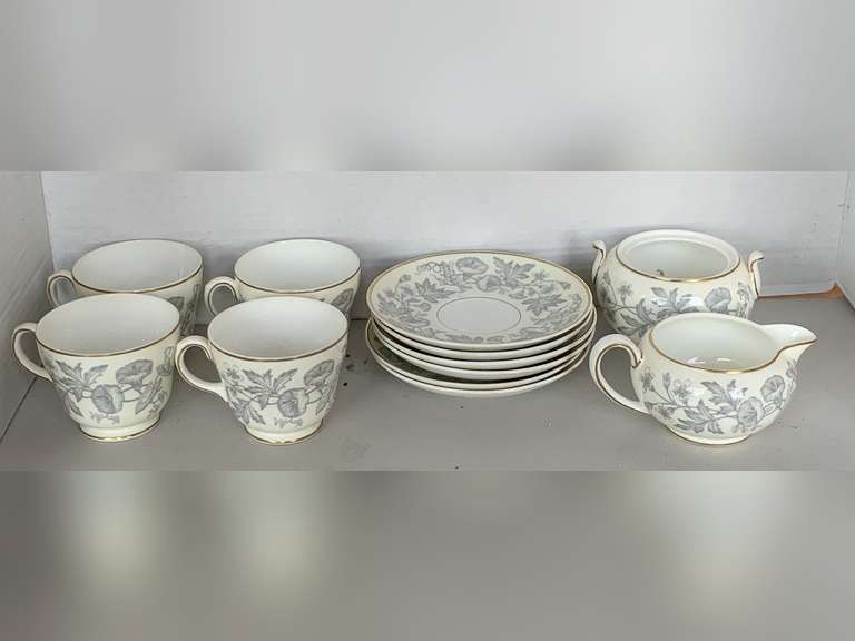VINTAGE WEDGWOOD BONE CHINA "WILDFLOWER" MADE IN ENGLAND - 6 SAUCERS, 4 CUPS, CREAMER & SUGAR image