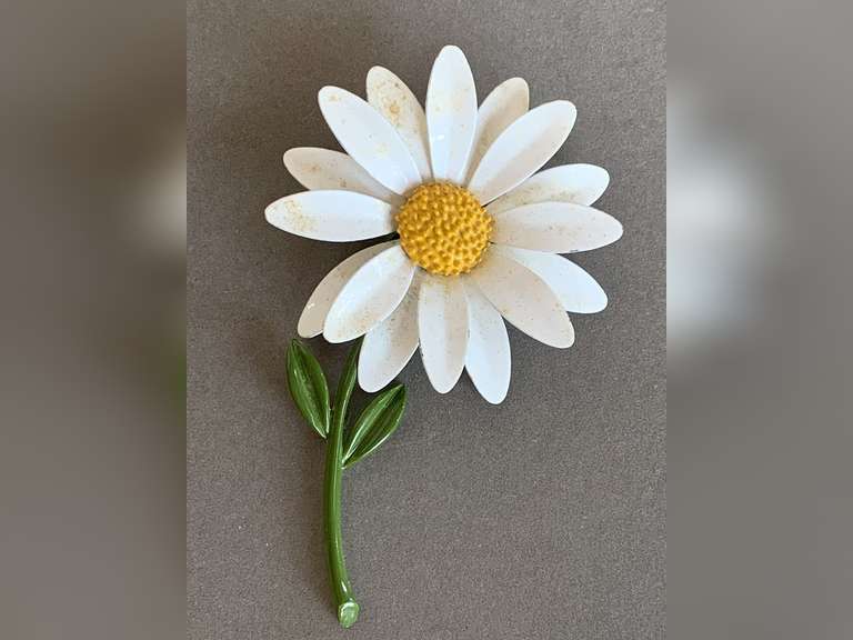 LARGE VINTAGE DAISY ENAMEL BROOCH - CHECKOUT image