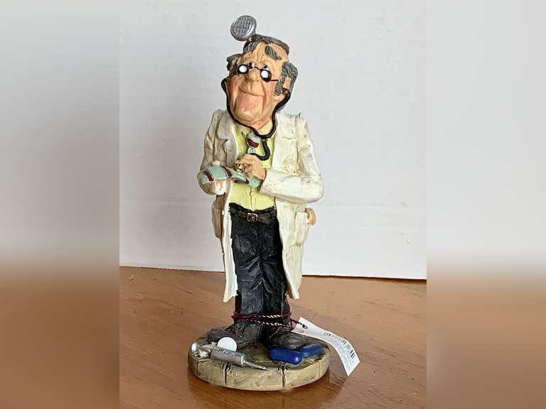 VINTAGE DOUG HARRIS COLLECTION "DOCTORS IN" 7 1/4" TALL W/ BOX image