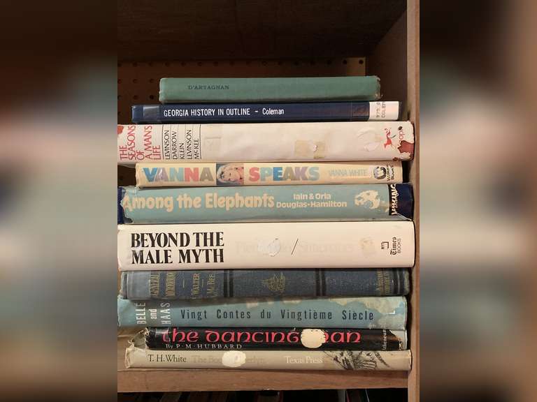 ASSORTMENT OF BOOKS (10 BOOKS) image