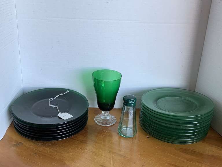 VINTAGE FOREST GREEN TETLEY TEA GLASS, GREEN GLASS SHAKER & 18 GREEN GLASS DESSERT PLATES image