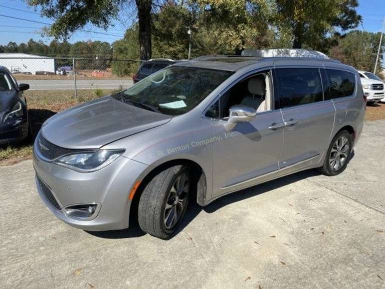 2017 Chrysler Pacifica Mini-Van Limited V6, 3.6 image