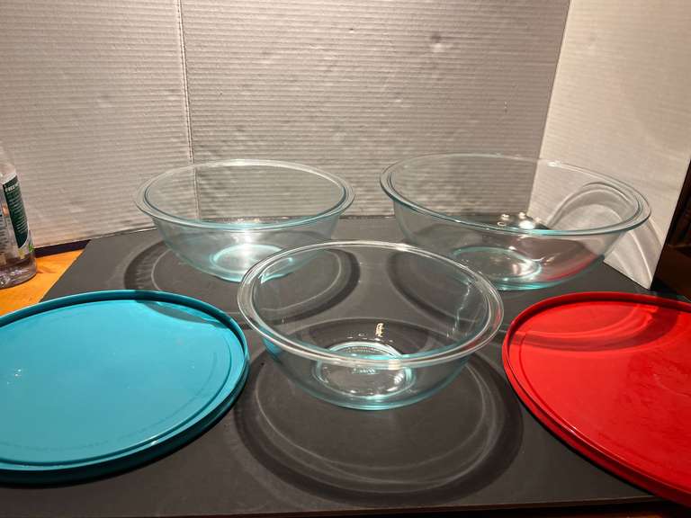 DR… Pyrex nesting bowls, set of three, comes with two lids, see pictures for details. image