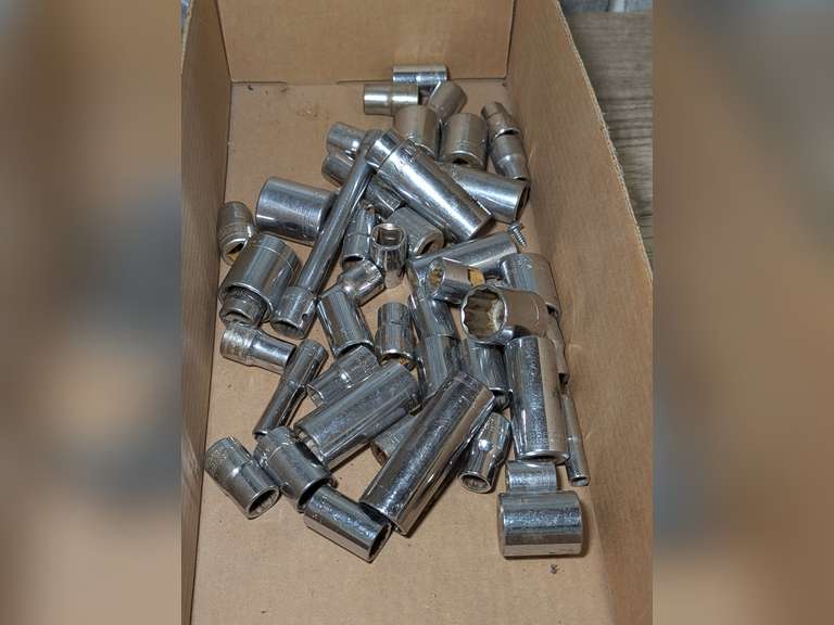 SOCKETS INCLUDING LARGER SIZE 1/2 IN DRIVE image