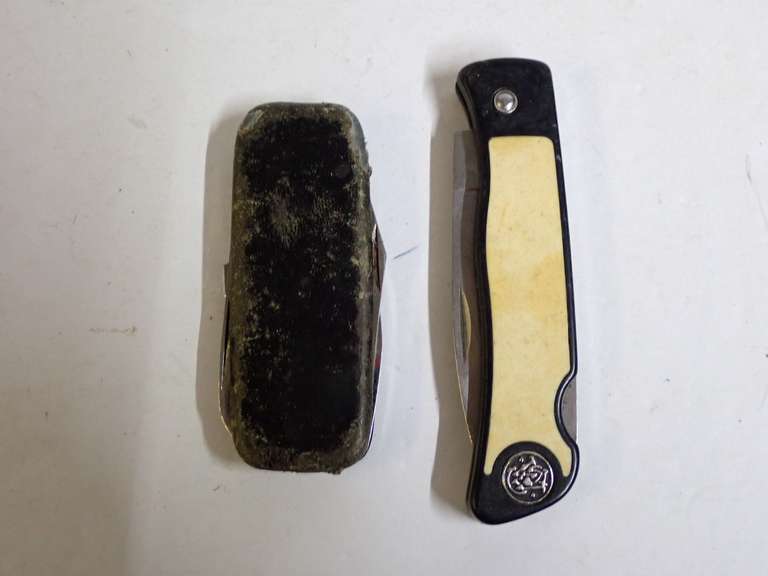 Vintage Pocket Knives image