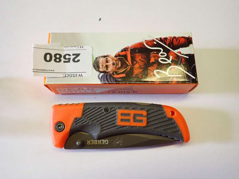 Folding Knife with Box image