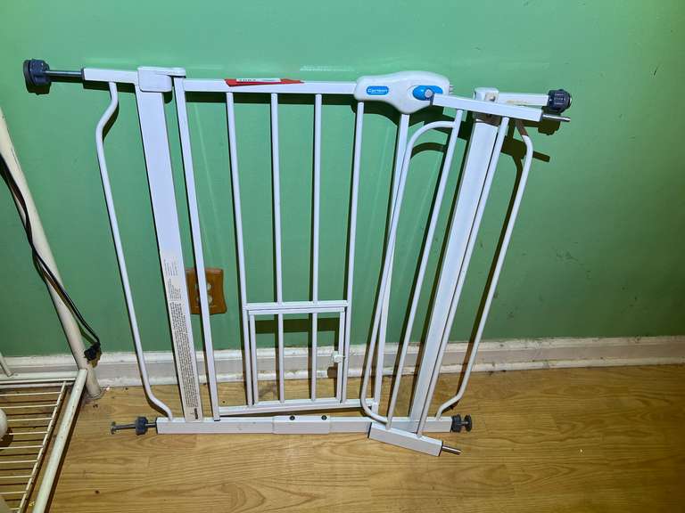 KIT… Carlson pet gate, see pictures for details. image