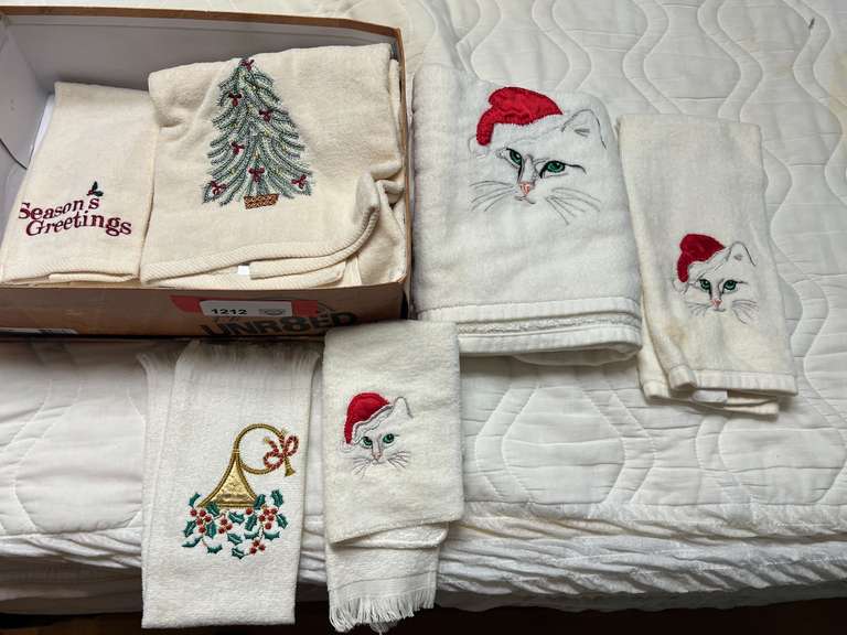 BR2… Christmas towels/hand towels, see pictures for details. image