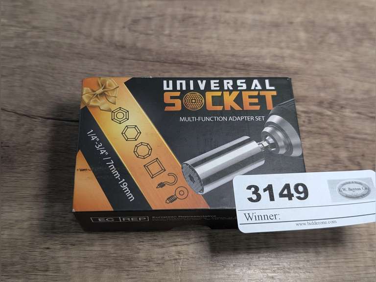 UNIVERSAL SOCKET WITH ORIGINAL BOX image