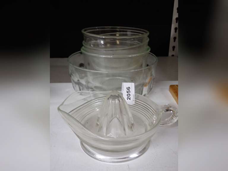 Glass Mixing Bowls and Juicer image