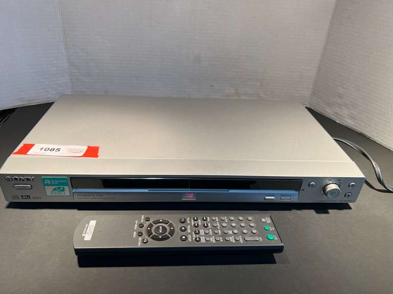 KIT… Sony progressive scan DVD/CD player, powers up, see pictures for details. image