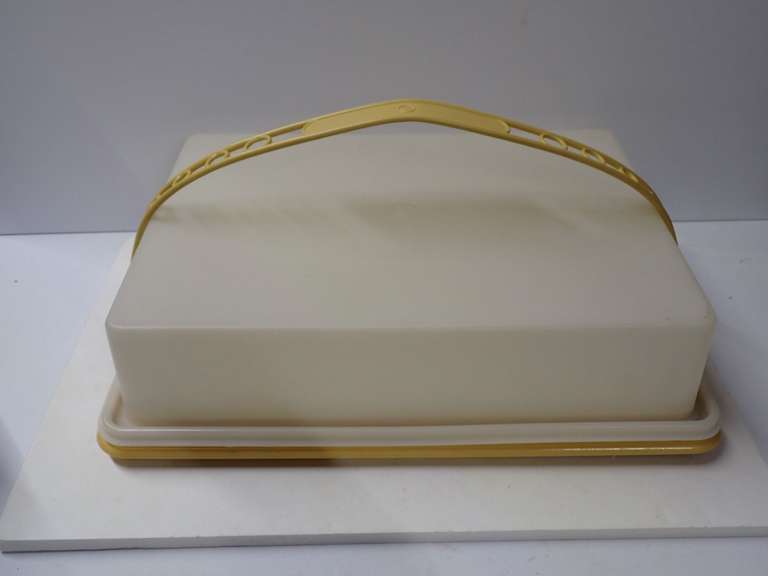 Tupperware Cake Carrier image