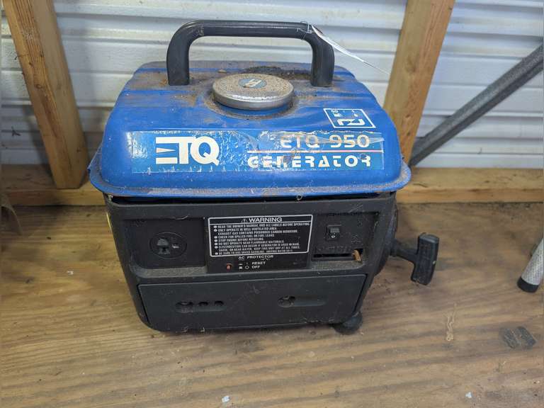 SMALL 2-STROKE GENERATOR image