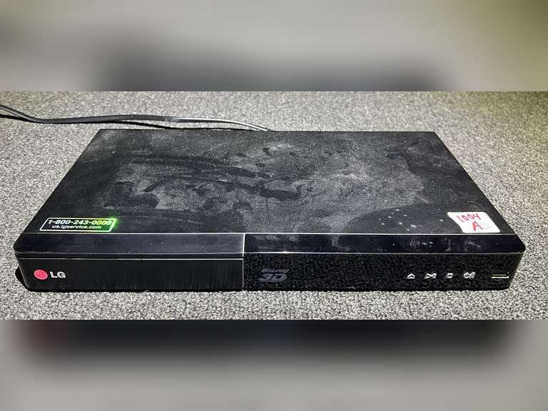 LG Blu-ray DVD player, powers up, see pictures for details. image