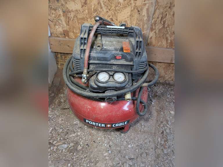 PORTER-CABLE 150 PSI 6 GALLON PORTABLE AIR COMPRESSOR WITH CARRY HANDLE image