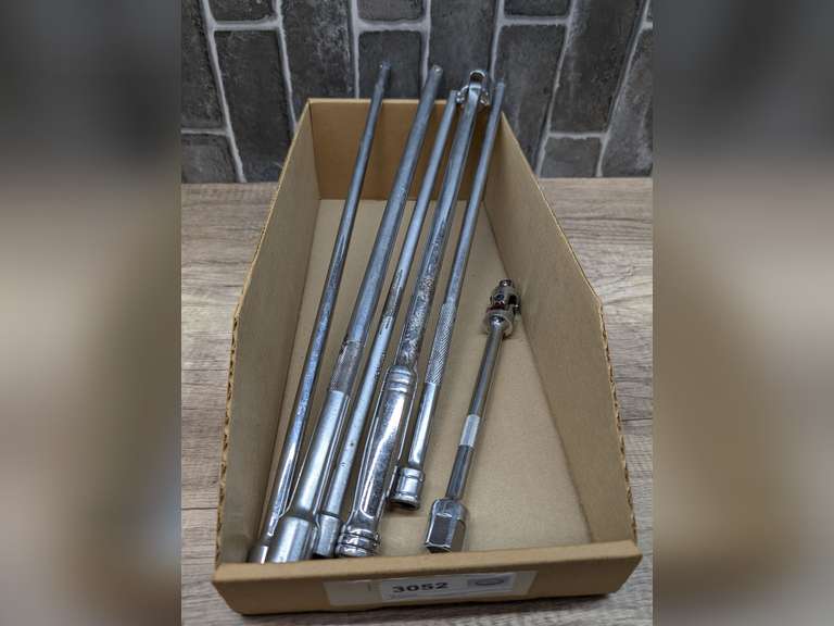 3/8-IN AND 1/2-IN DRIVE RATCHET EXTENSIONS AND BREAKER BAR image