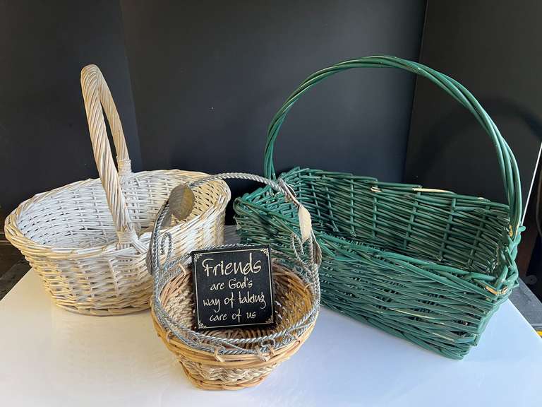 Garage… Decorative baskets, three pieces, see pictures for details. image
