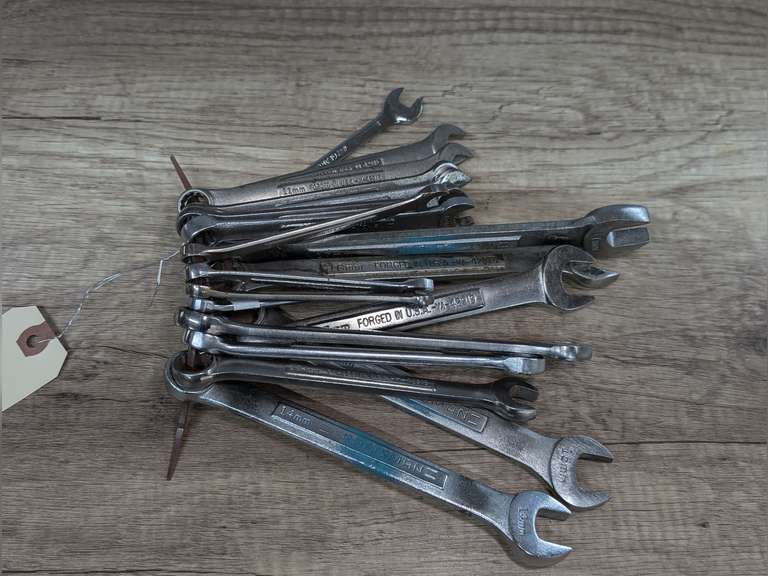 CRAFTSMAN COMBINATION WRENCHES IN METRIC SIZES FROM 7 MM TO 17 MM image