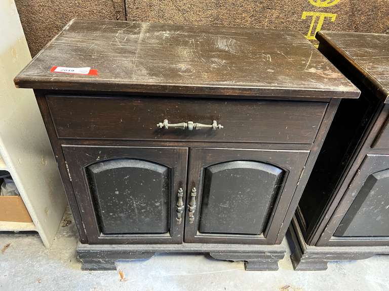 Garage… One drawer, cabinet/cupboard/night stand. Matches lots 2020, and 2021. This piece has wear, but still solid. See pictures for details. image