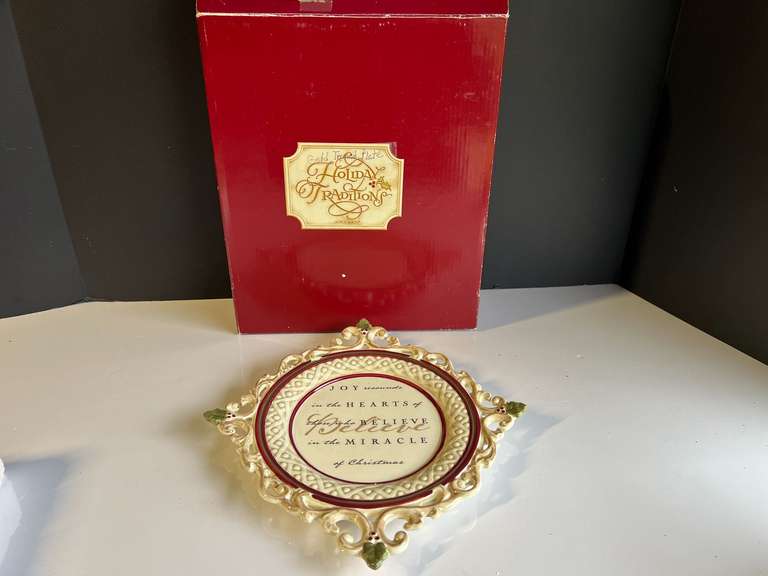 Garage… Wall mount Christmas display plate, see pictures for details. image