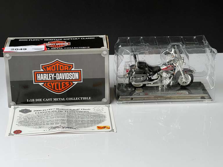 Garage…Maisto Harley Davidson diecast collectible, 1/18 scale, comes in original box, see pictures for details. image