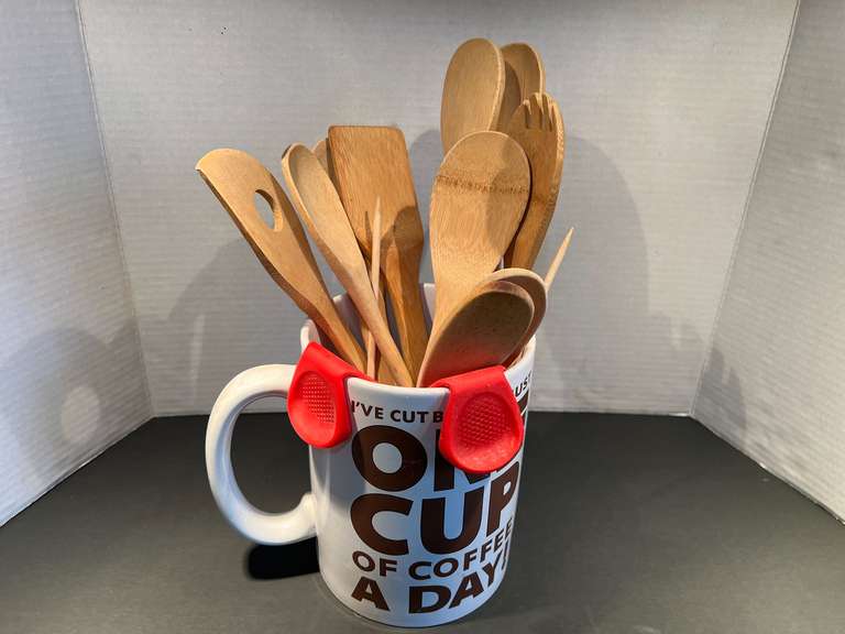 Large cup utensil holder, comes with wooden spoons, see pictures for details. image