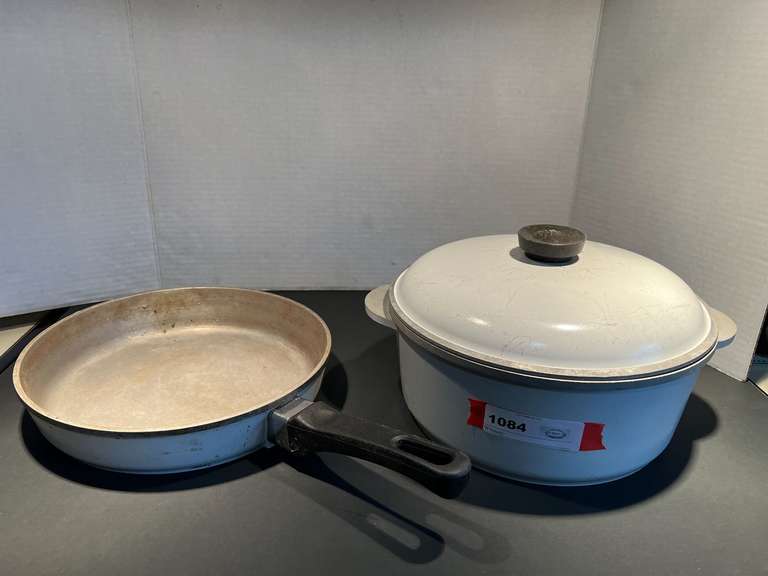 KIT… Club aluminum frying pan, and matching Dutch oven. See pictures for details. image