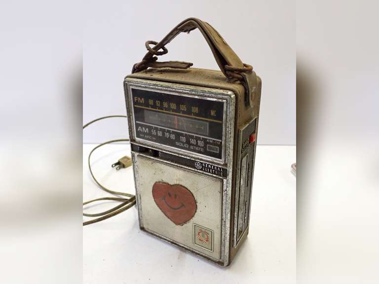General Electric Solid State AM/FM Radio with Carrying Case image