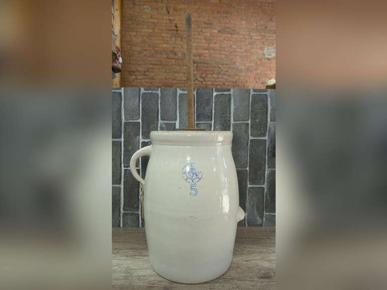 ANTIQUE LOUISVILLE POTTERY CO. NUMBER 5 "CHIEF" BUTTER CHURN WITH LID AND DASHER image