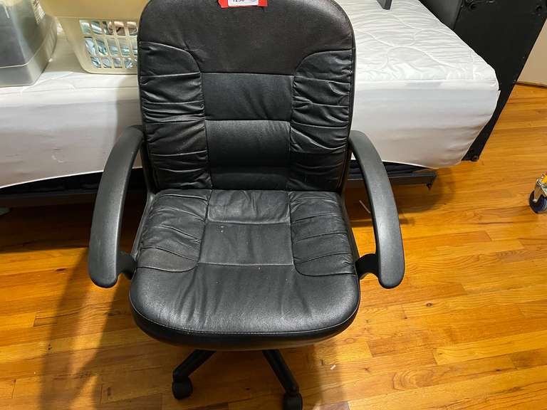 BR1…Rolling and adjustable office armchair, see pictures for details. image