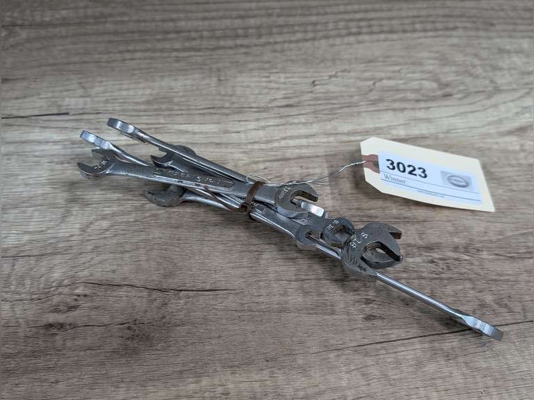 CRAFTSMAN OPEN END WRENCHES IN SIZES UP TO 9/16 IN, INCLUDES BOTH METRIC AND SAE image